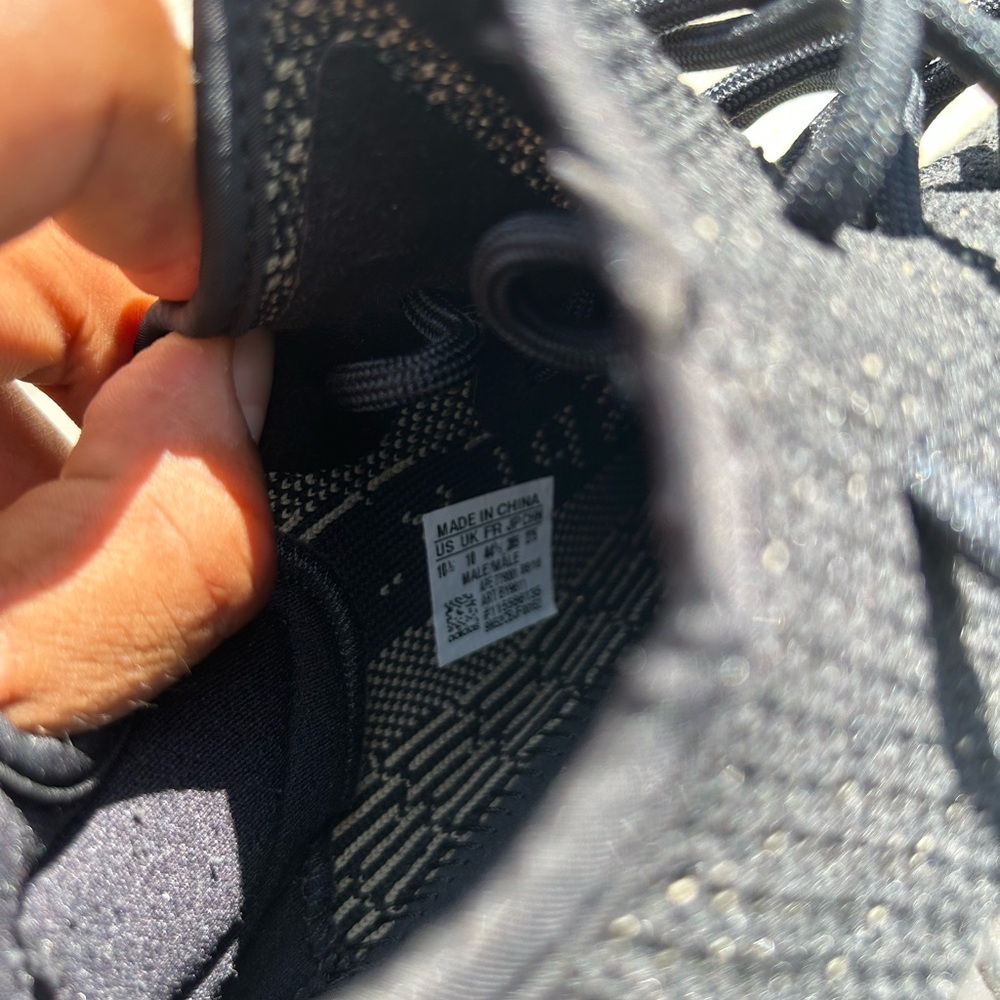 Adidas Yeezy Boost 350 V2 “Oreo” - Picture 4 of 4
